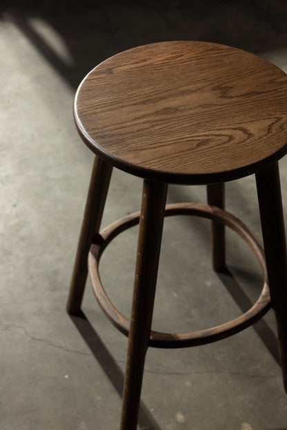 Hatch Stool in Chestnut Oak (14x14x25)