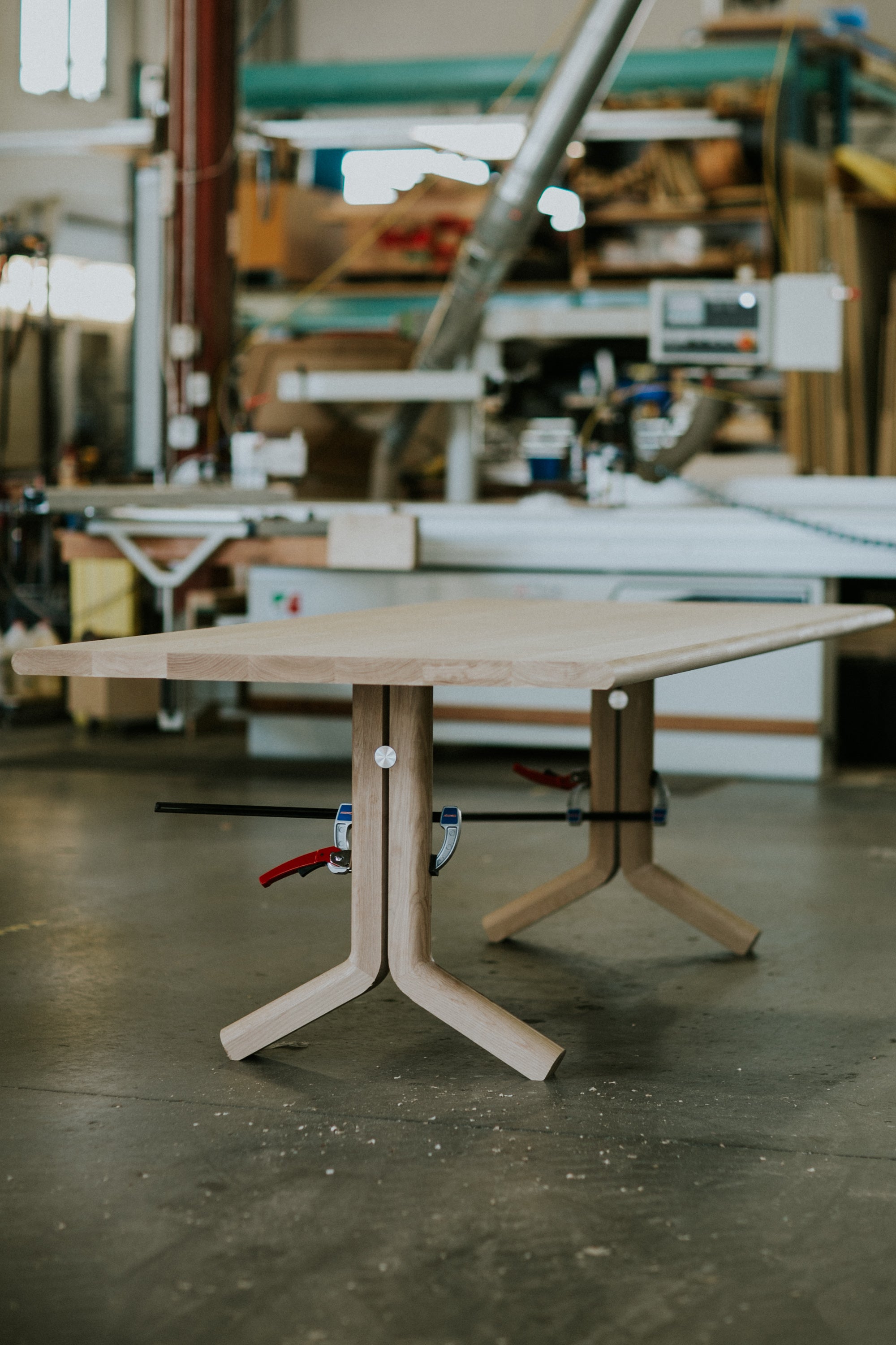 Morris Pedestal Table – Lock & Mortice